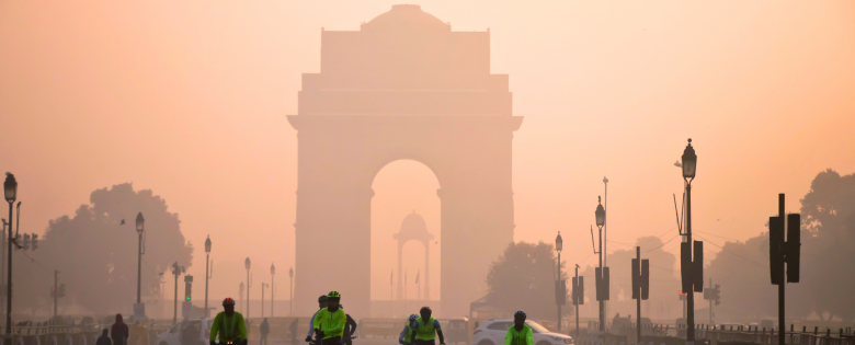Image of winter fog scene in Delhi with India gate as a background
