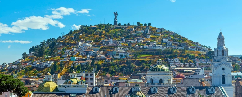 Cerro el Panecillo con la Virgen de Quito